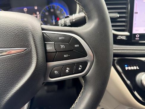 Used 2022 Chrysler Pacifica Touring-L w/ Uconnect Theater Family Group AWD/4WD image 29