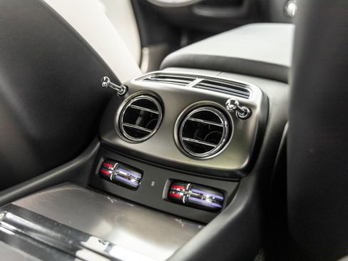 Used 2018 Rolls-Royce Wraith RWD image 50
