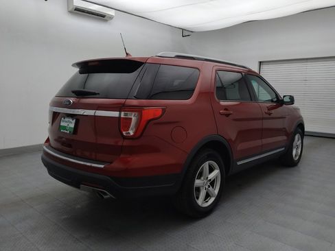 Used 2018 Ford Explorer XLT w/ Equipment Group 201A FWD image 9