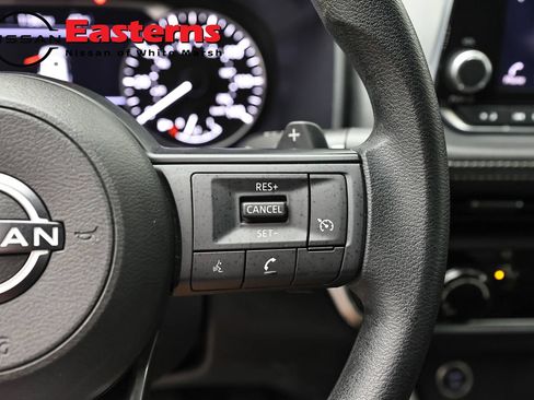 Used 2023 Nissan Rogue S AWD/4WD image 16
