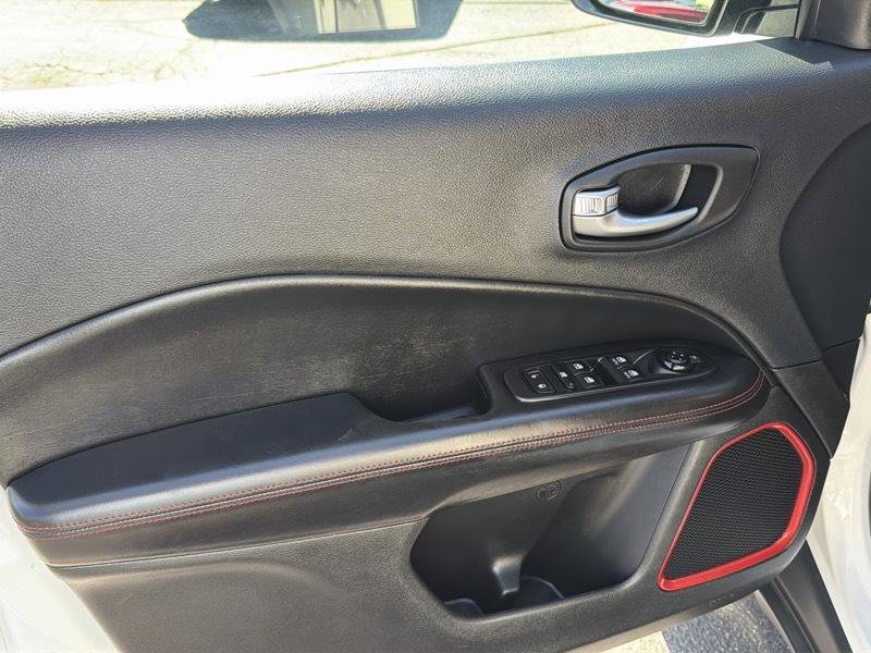 Used 2019 Jeep Compass Trailhawk w/ Cold Weather Group AWD/4WD image 14