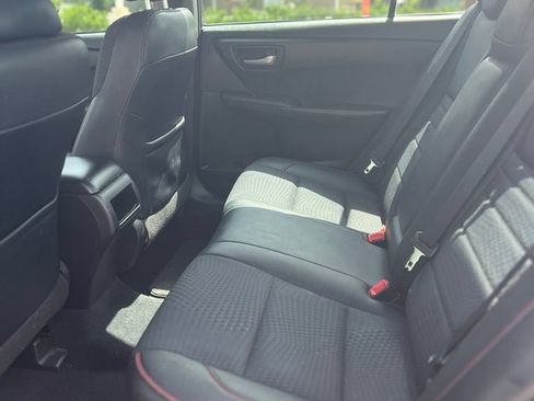 Used 2015 Toyota Camry SE FWD image 20