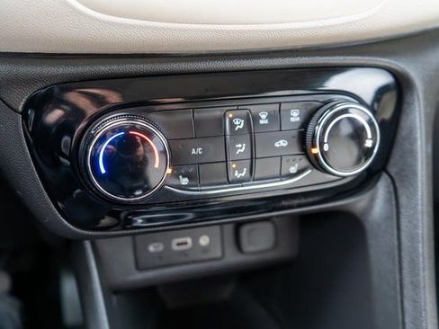 Used 2020 Buick Encore GX Preferred w/ Cold Weather Comfort Package image 29