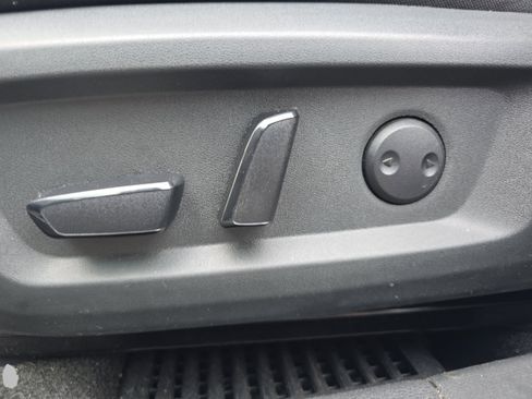 Used 2024 Nissan Rogue SV image 15