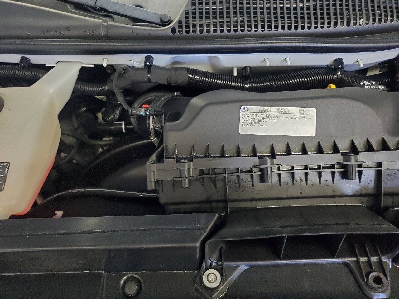 Used 2018 Chevrolet Express 2500 w/ Driver Convenience Package RWD image 4