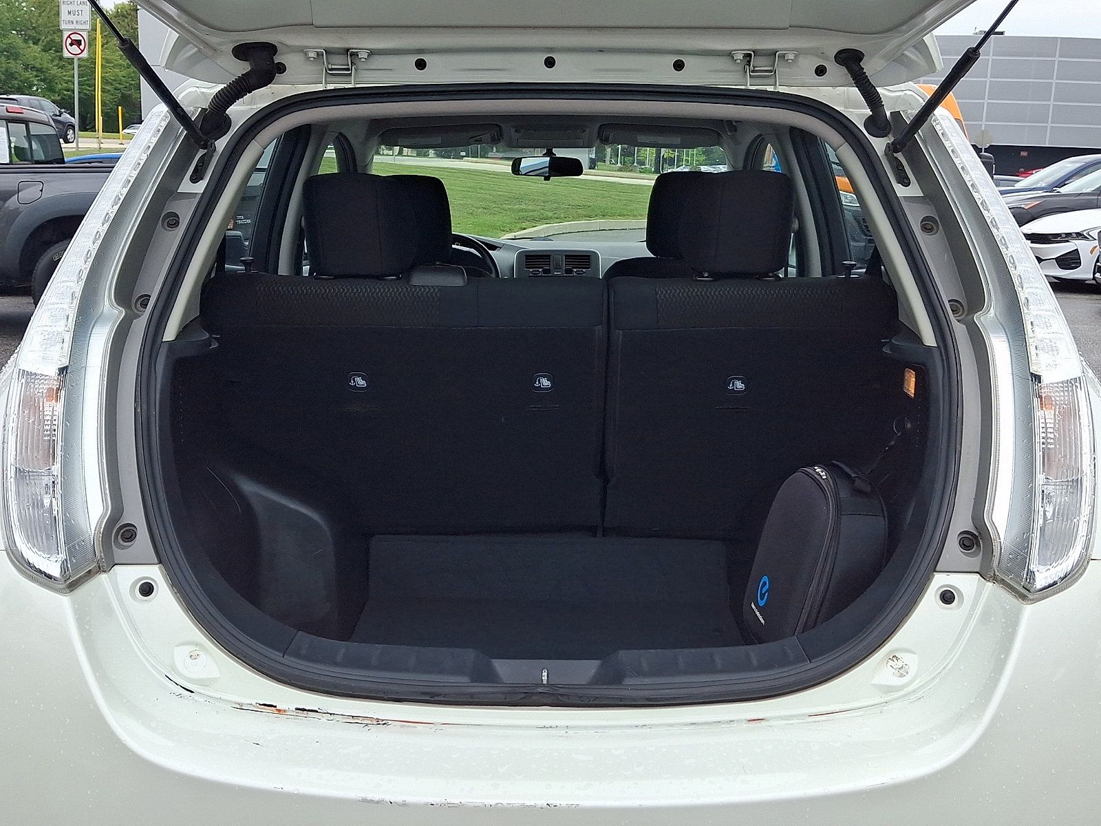 Used 2015 Nissan Leaf S FWD image 29
