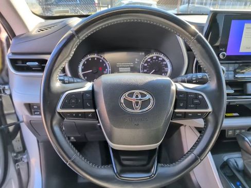Used 2024 Toyota Highlander XLE image 22
