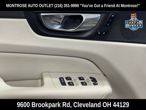 Used 2022 Volvo XC60 B5 Momentum image 12