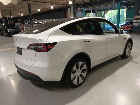 Used 2023 Tesla Model Y Long Range AWD/4WD image 11
