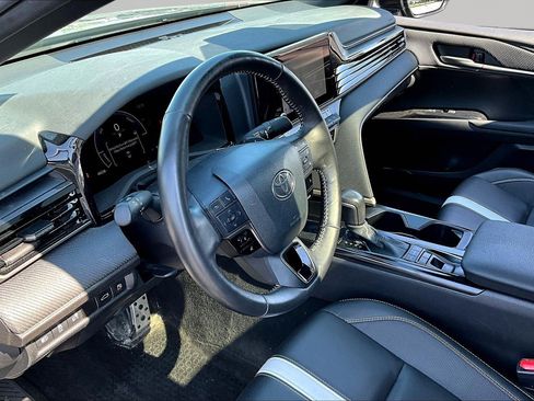 Used 2025 Toyota Camry SE w/ Convenience Package image 17