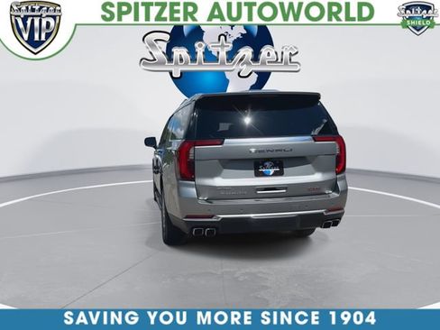 Used 2025 GMC Yukon XL Denali AWD/4WD image 8