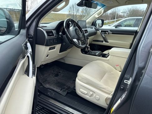 Used 2022 Lexus GX 460 Premium w/ Accessory Package image 6