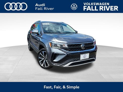 Used 2024 Volkswagen Taos SE w/ Panoramic Sunroof Package FWD image 1
