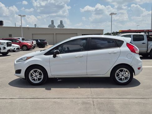 Used 2017 Ford Fiesta SE FWD image 3