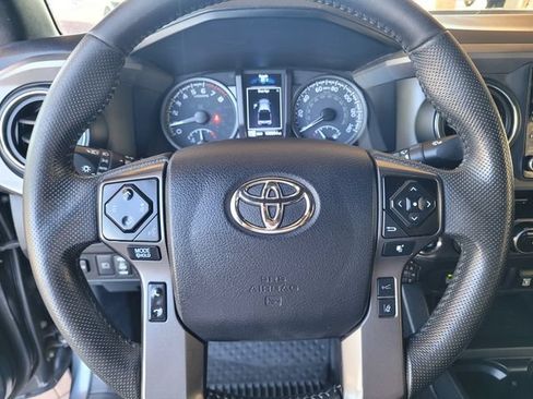 Certified 2022 Toyota Tacoma TRD Off-Road w/ Technology Package AWD/4WD image 28