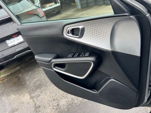 Certified 2025 Kia Soul LX w/ LX Technology Package image 17