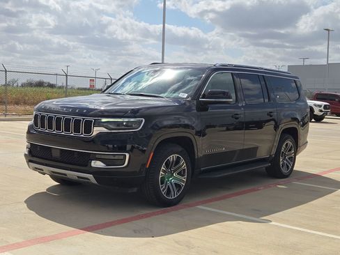 Certified 2023 Jeep Wagoneer L Series II image 7