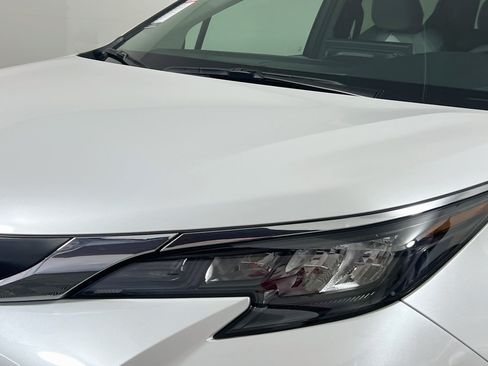 Used 2026 Toyota Sienna XLE FWD image 11