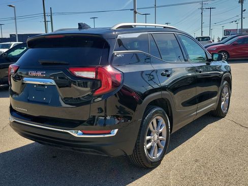 Used 2024 GMC Terrain SLT image 4