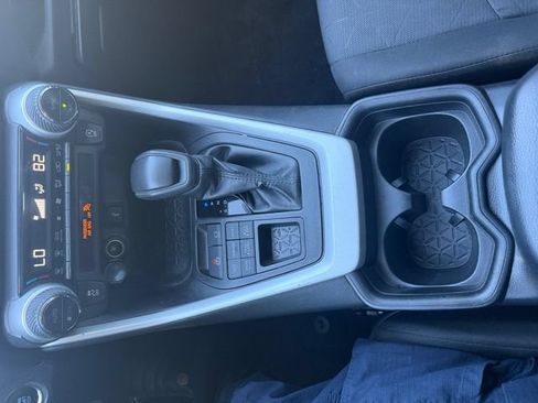 Used 2020 Toyota RAV4 XLE AWD/4WD image 18