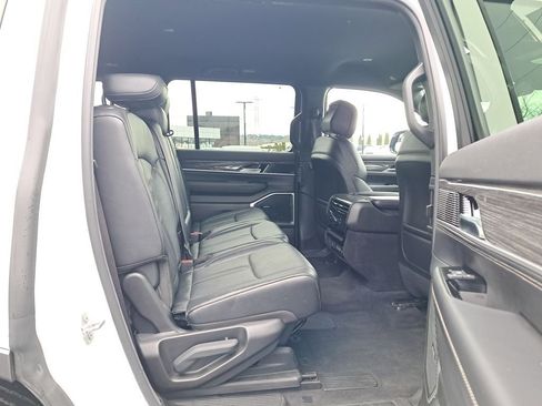 Used 2022 Jeep Wagoneer Series III image 15