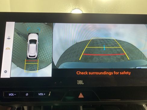 Used 2024 Toyota Venza Limited image 16