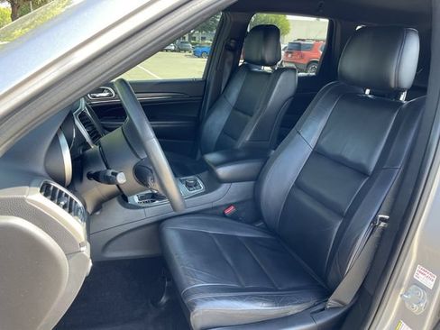 Used 2018 Jeep Grand Cherokee Limited AWD/4WD image 25