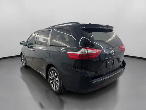 Used 2018 Toyota Sienna XLE w/ XLE Navigation Package AWD/4WD image 7