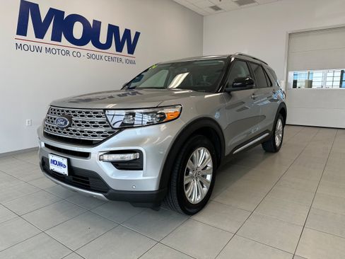 Used 2024 Ford Explorer Limited w/ Limited Technology Package AWD/4WD image 2