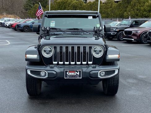Used 2022 Jeep Gladiator Overland w/ Popular Equipment Package AWD/4WD image 2