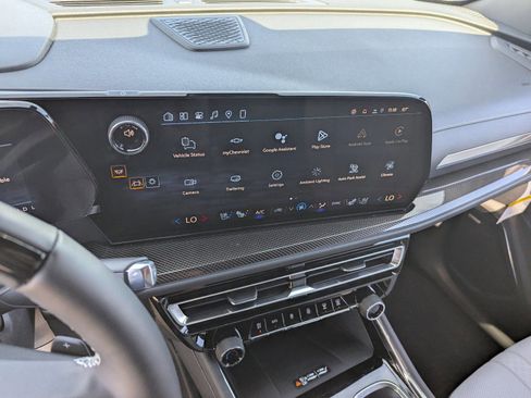 Used 2026 Chevrolet Traverse High Country image 26