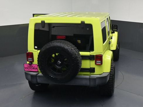 Used 2017 Jeep Wrangler Unlimited Rubicon w/ Connectivity Group AWD/4WD image 24
