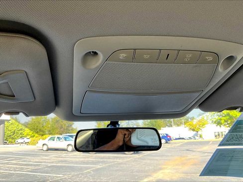 Used 2015 Nissan Rogue SV image 33
