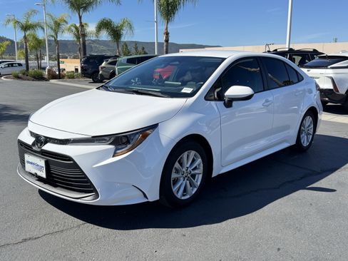 Used 2026 Toyota Corolla LE w/ LE Premium Package image 5