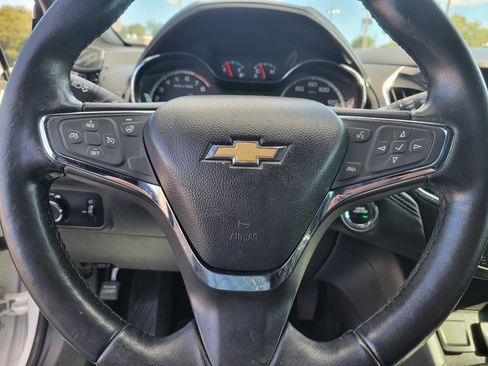 Used 2017 Chevrolet Cruze Premier image 11