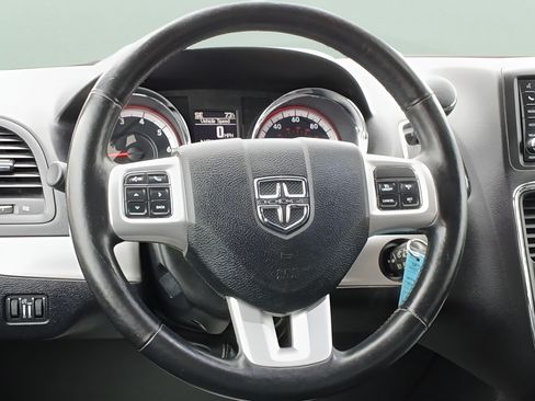 Used 2019 Dodge Grand Caravan GT FWD image 12
