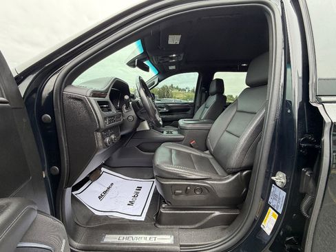 Used 2022 Chevrolet Suburban Z71 w/ Luxury Package AWD/4WD image 2