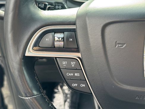 Used 2019 Lincoln Nautilus Reserve image 25