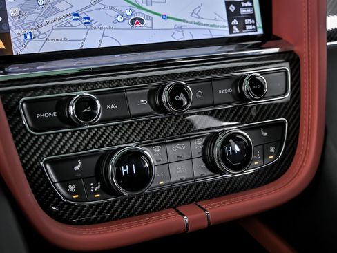 Used 2022 Bentley Bentayga image 40