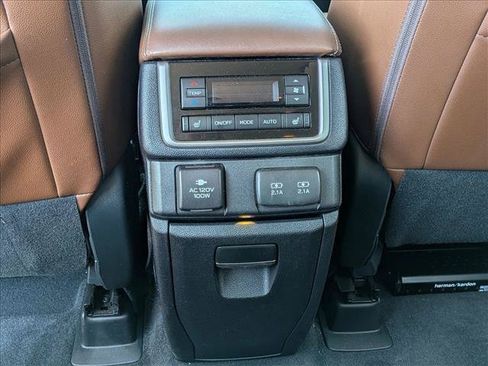 Used 2022 Subaru Ascent Touring AWD/4WD image 18