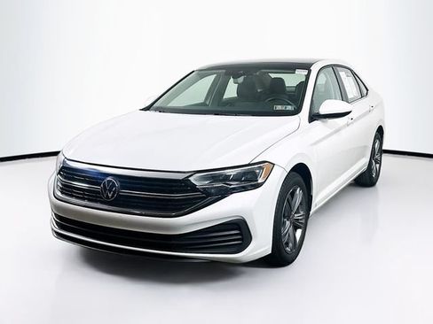 Used 2023 Volkswagen Jetta SE w/ Panoramic Sunroof Package FWD image 4