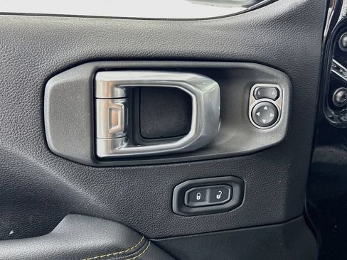 Used 2023 Jeep Wrangler Unlimited Sahara AWD/4WD image 17