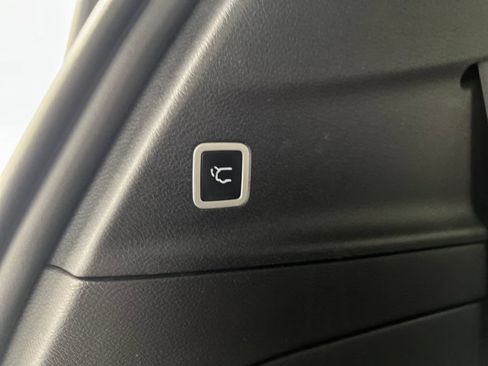 Used 2025 Chrysler Pacifica Select FWD image 50