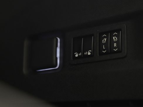 Used 2023 GMC Yukon XL AT4 w/ AT4 Premium Package image 12