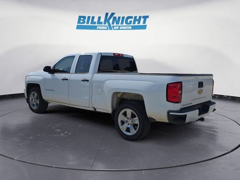 Used 2017 Chevrolet Silverado 1500 Custom w/ Custom Convenience Package RWD image 3