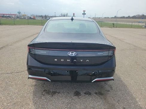 Used 2025 Hyundai Sonata SEL FWD image 22