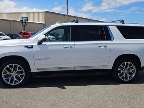 Used 2021 GMC Yukon XL SLT w/ SLT Premium Package AWD/4WD image 6