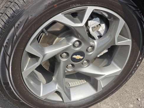 Used 2025 Chevrolet Trax LT FWD image 11