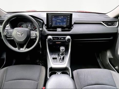 Used 2021 Toyota RAV4 LE image 7