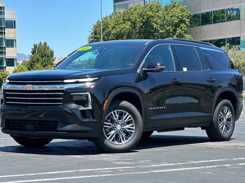 Used 2026 Chevrolet Traverse LT w/ LPO, Floor Liner Package FWD image 8
